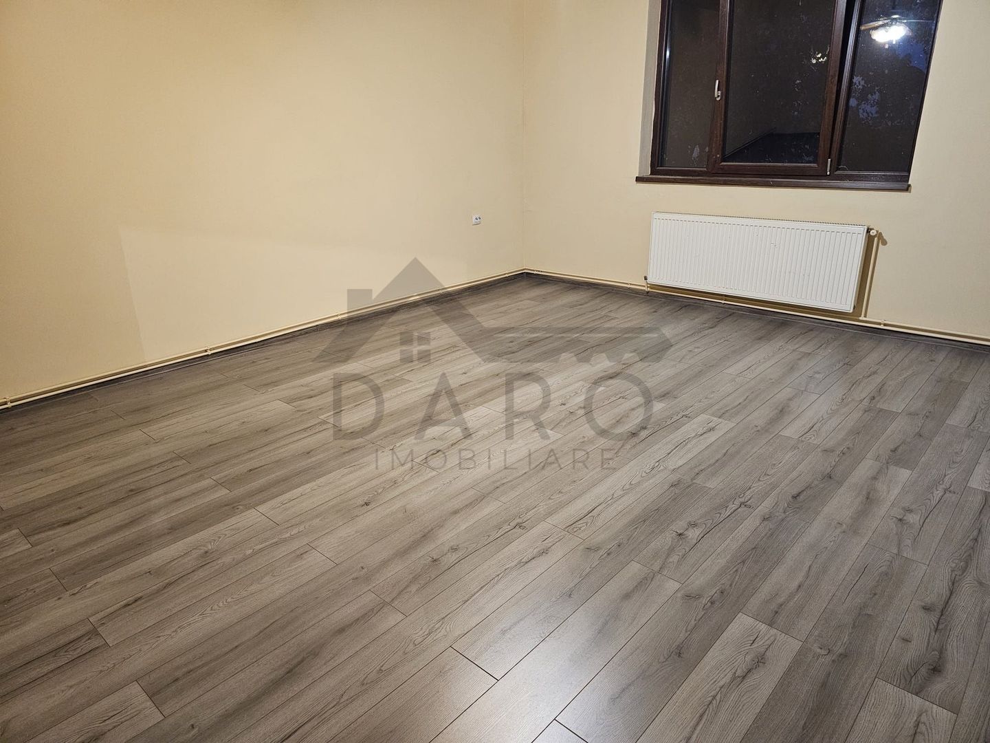 De vanzare casă lingă cetate - Poză 8