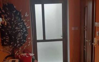 Apartament de Vânzare – 3 Camere, Zona UMF, Cu Curte! - Poză 2