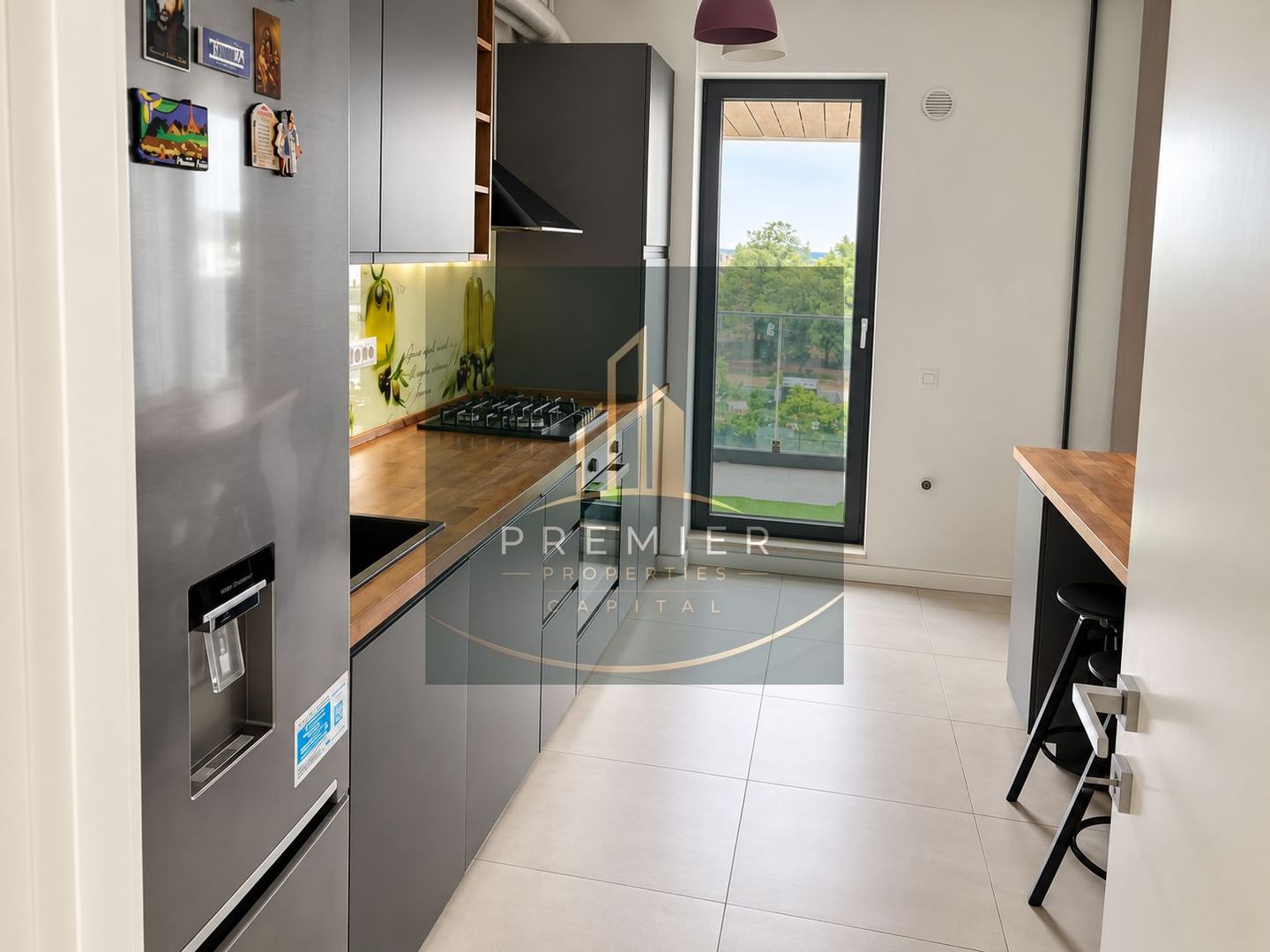 Apartament 4 camere mobilat și utilat, 2 parcări supraterane - Poză 4