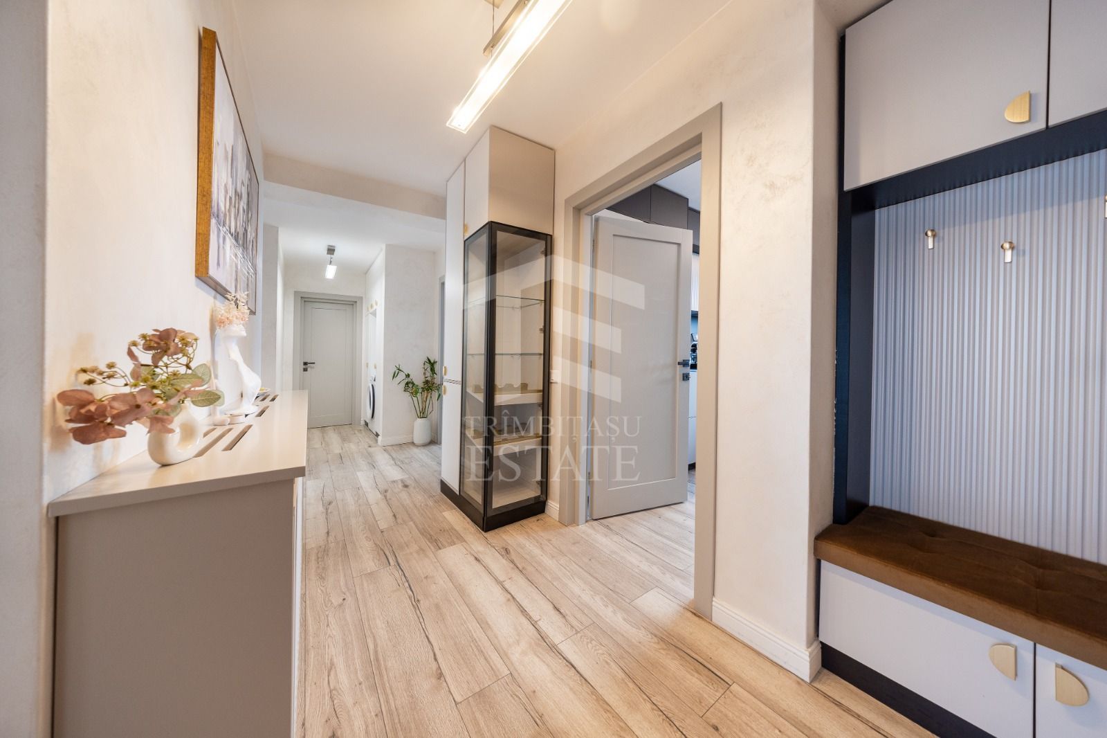 Coresi-Penthouse 3 camere +loc de parcare subteran 203mp - Poză 3