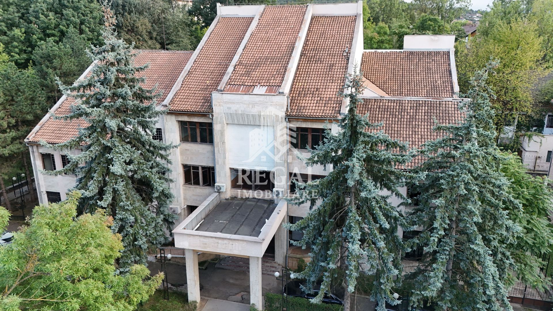 Clădire fost sediu BCR, 2.335 mp, P+2E | 0% comision - Poză 1