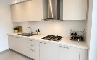 VILĂ DE EXCEPȚIE CU PISCINĂ ȘI GRĂDINĂ DE 1.385 MP | MOGOȘOAIA - Poză 15