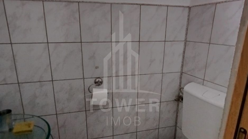 Casa de vanzare cu spatiu comercial la parter - Poză 5