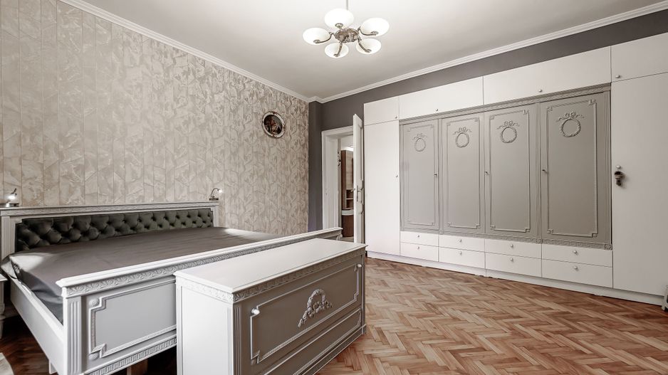 Apartament cu 3 camere ultracentral cu garaj - Poză 3