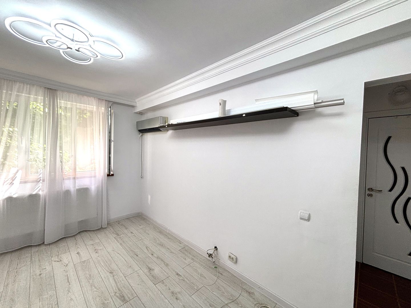Apartament 3 camere Ozana – etaj 1, parcare inclusă, pet friendly, semi-mobilat - Poză 2