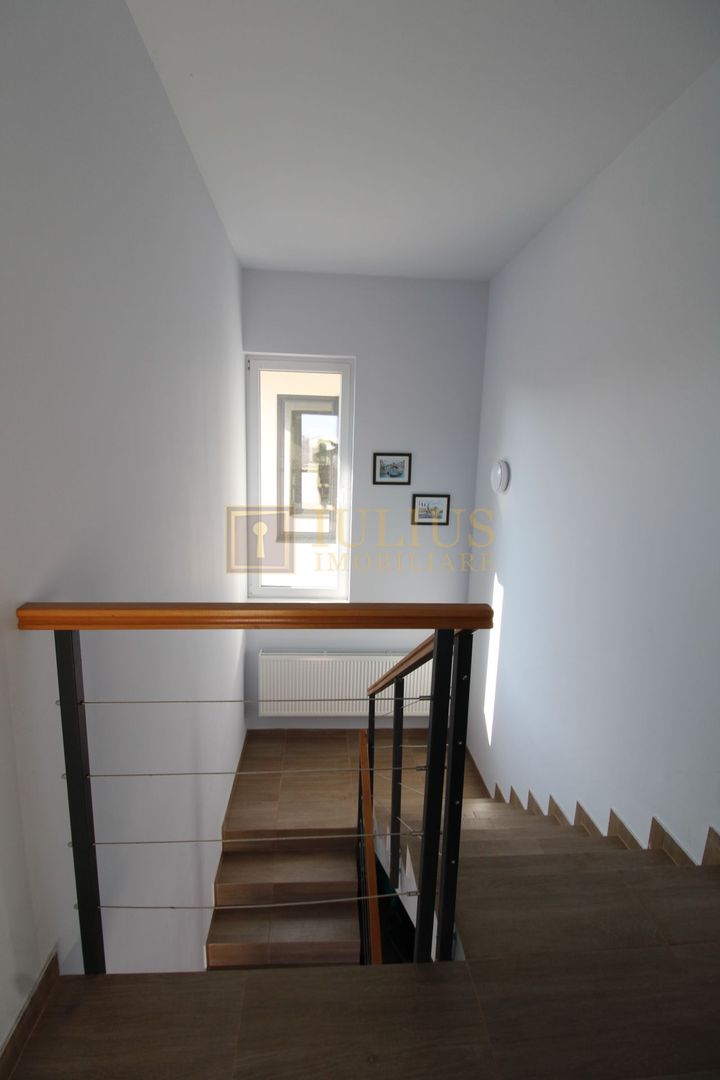 Casa cu 3 camere, locuri de  parcare, curte - Poză 25