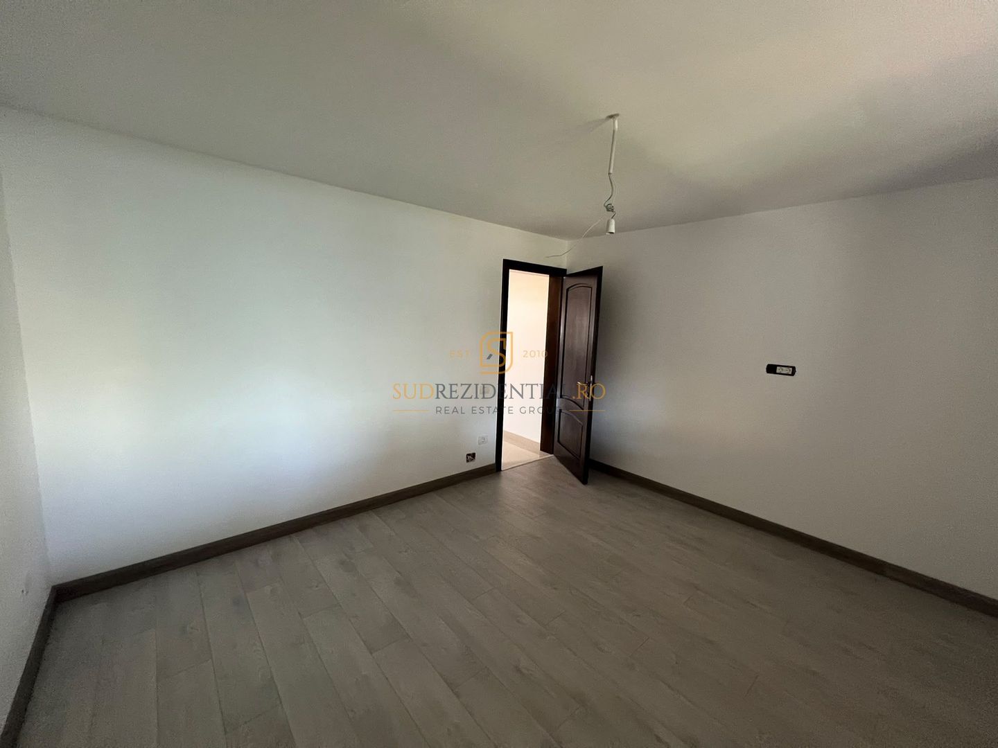 Vila individuala cu 7 camere, 5 dormitoare, teren 363 mp-Com. Berceni - Poză 12