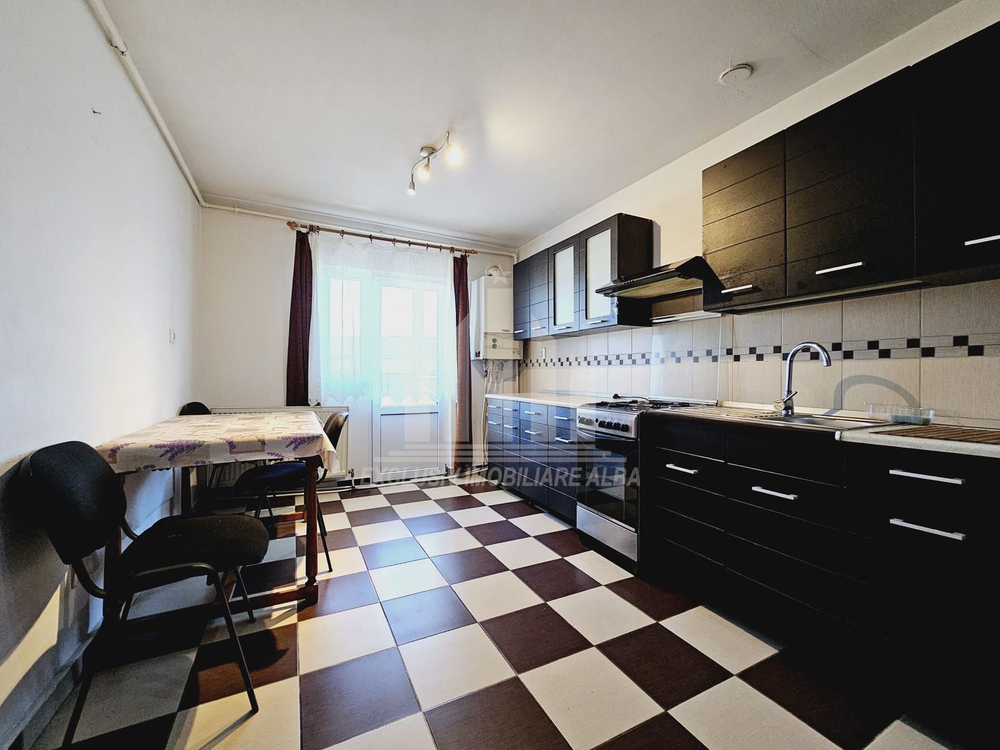 Apartament 3 camere decomandate cu garaj, Tolstoi - Poză 1