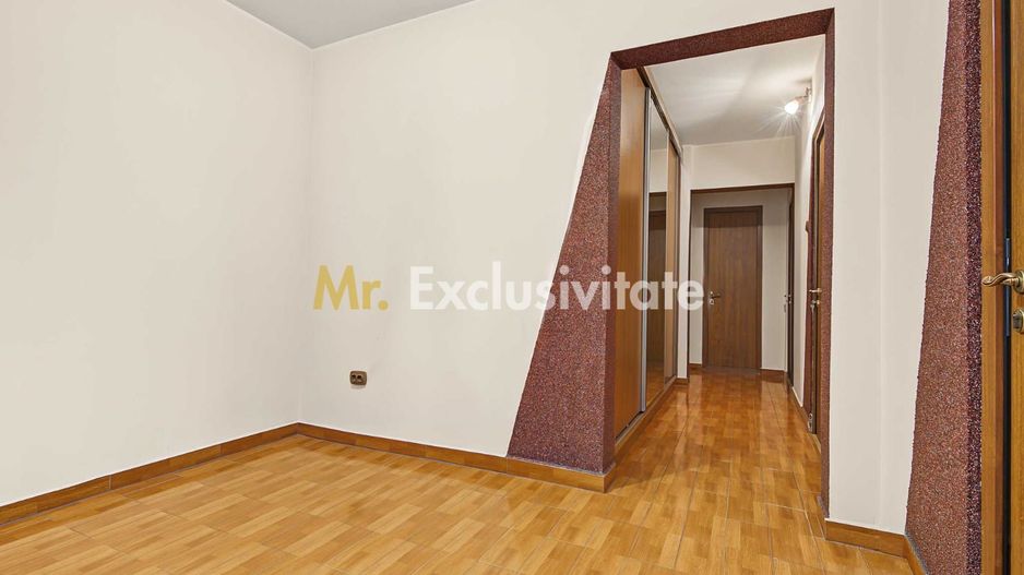 Apartament cu 3 camere decomandat etaj intermediar - Poză 3