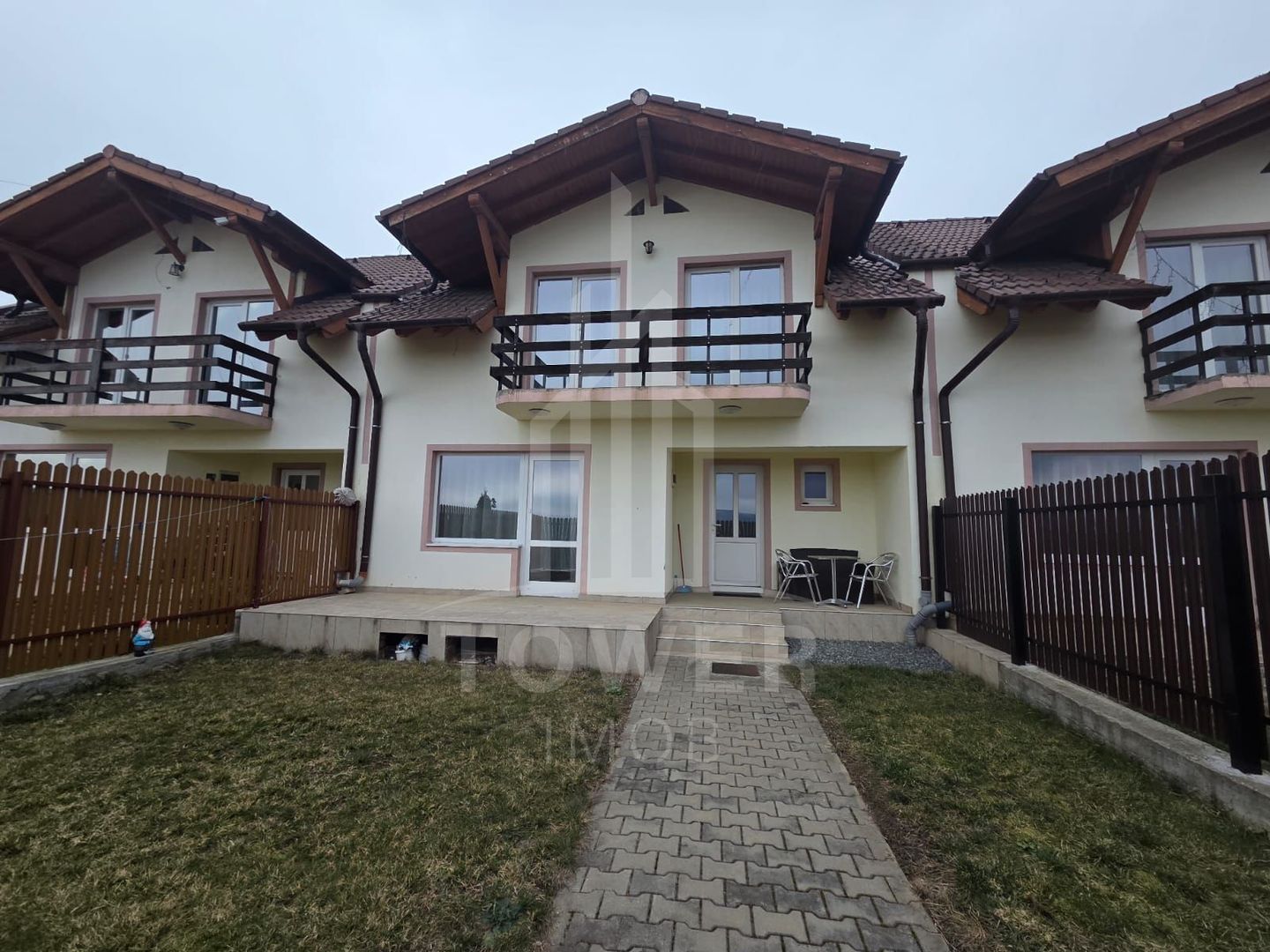 Casă de închiriat - Zona Gușterița, vedere spre munte - Poză 1