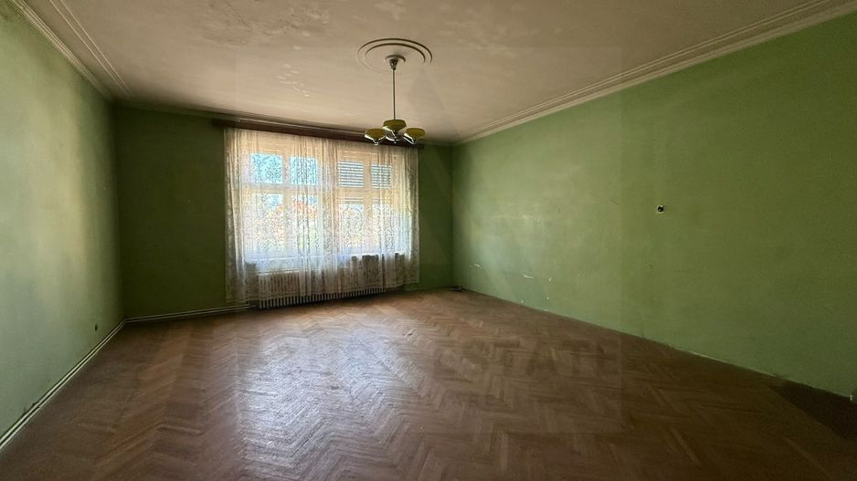 Apartament la casa 4 camere 4 bai 219.5 mp utili si garaj zona Central - Poză 3
