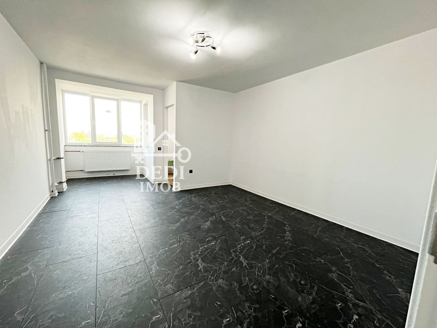 Apartament 1 camere de vânzare in zona Rogerius, Oradea - Poză 1