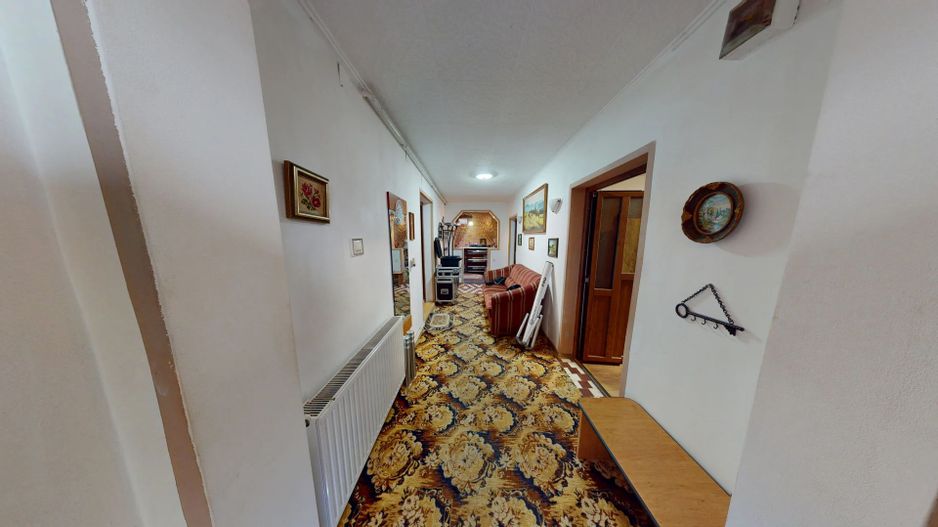 Casă de vânzare în Sânpetru Vechi - singur în curte, garaj, foișor - Poză 1