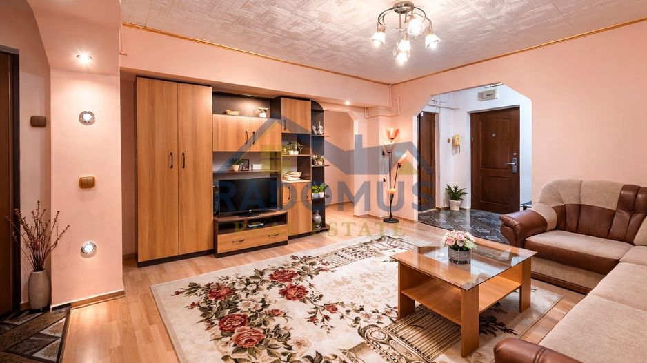 Garsonieră compartimentată în 2 camere - Blv. Republicii - Mobilată - Poză 1