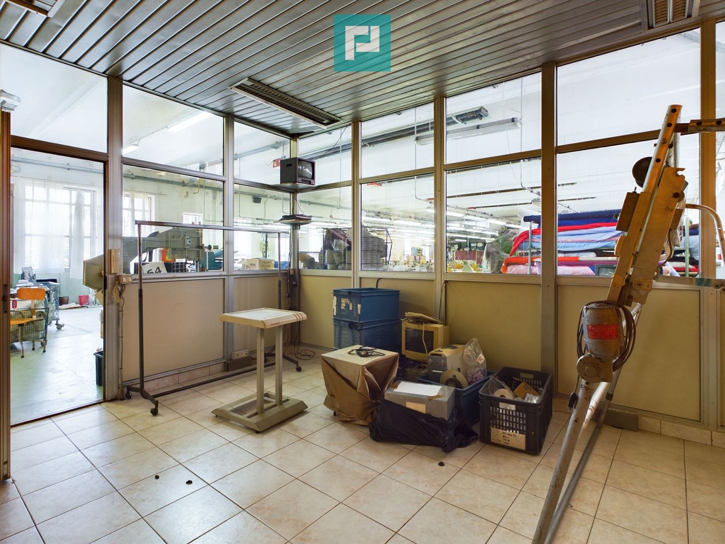 Spațiu industrial cu platformă betonată și teren - Poză 5