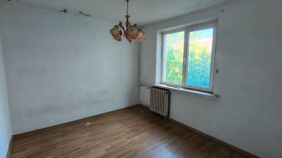 Apartament 3 camere semidecomandat Berceni - Poză 1