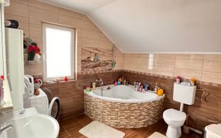 Vilă spațioasă cu 6 camere – Cartierul Viena, Oradea - Poză 18