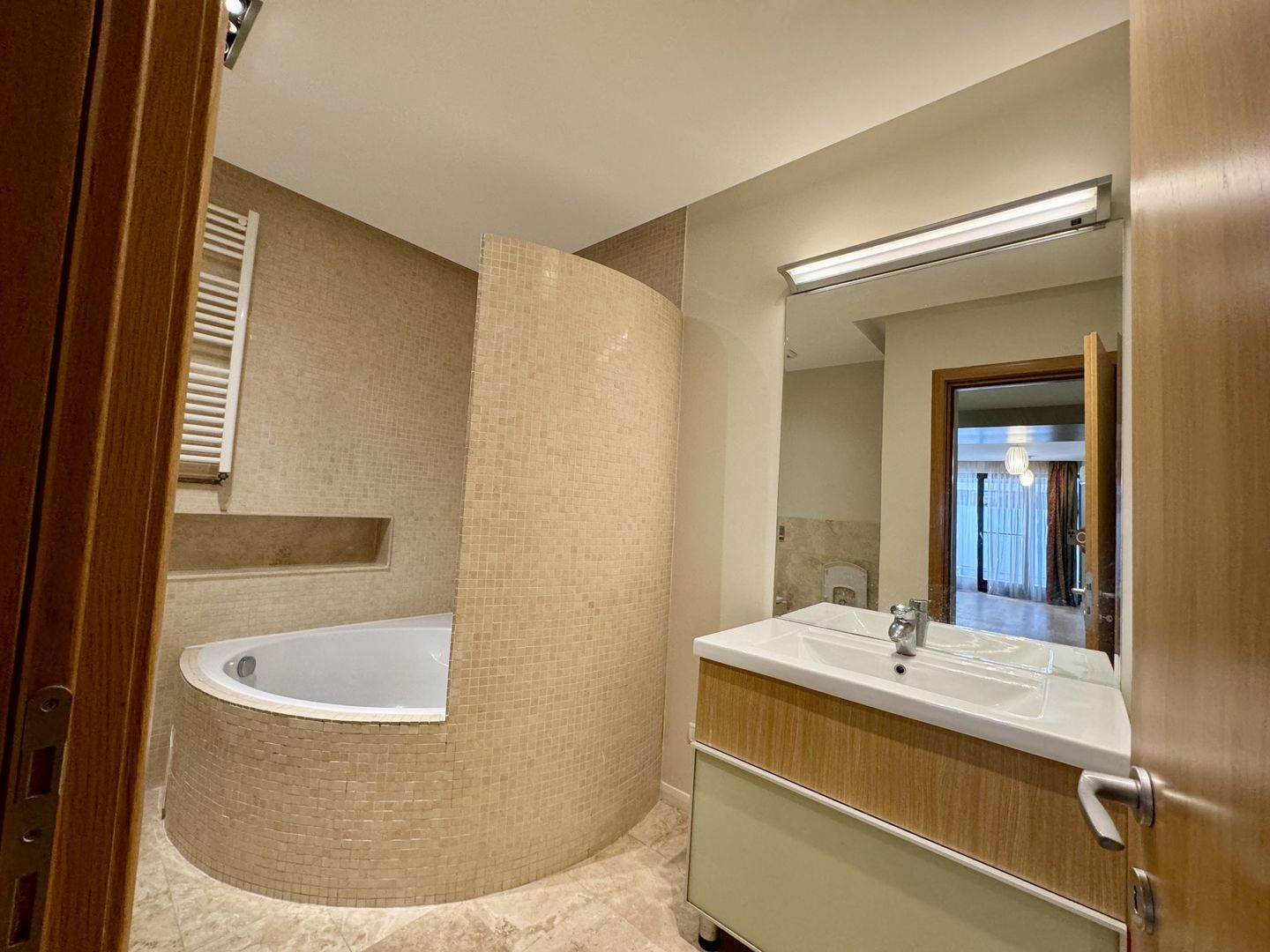 Apartament la parter,lux,spatios+terasa aflat in Aviatiei-Baneasa - Poză 13