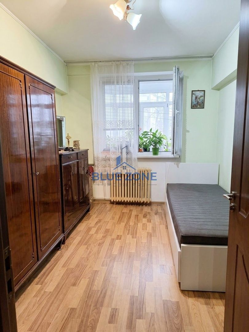 Apartament cu 3 camere de vânzare în Drumul Taberei - Poză 2