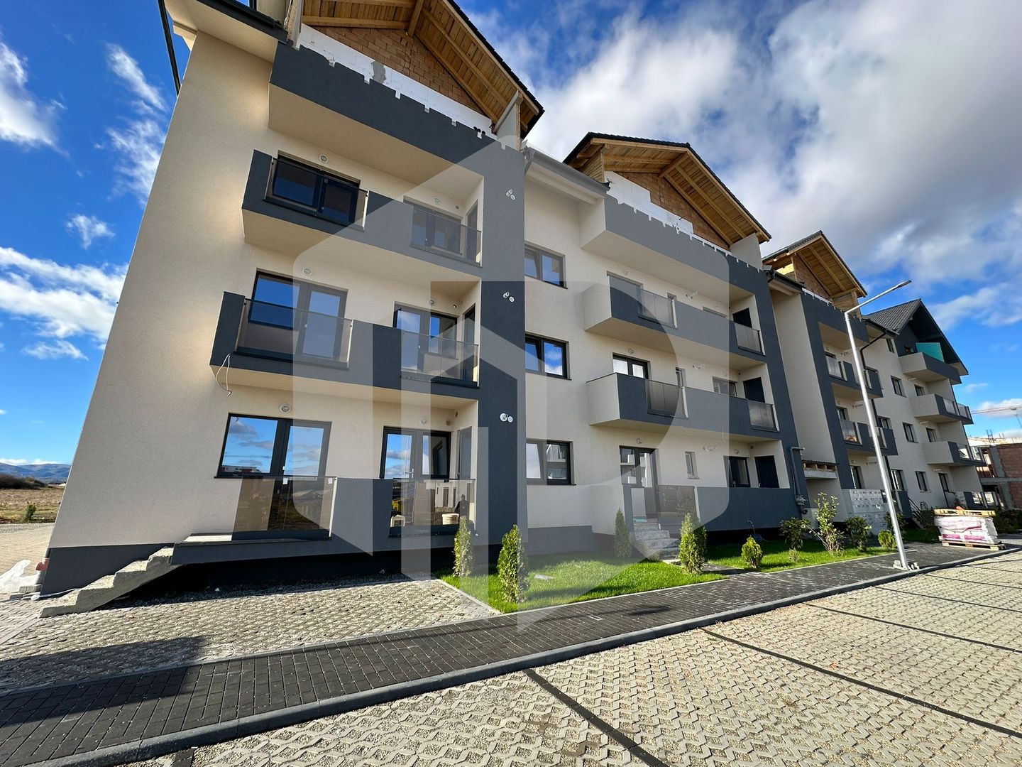 Parter cu gradina | Apartament 2 Camere| Mihai Viteazul | DECOMANDAT - Poză 1