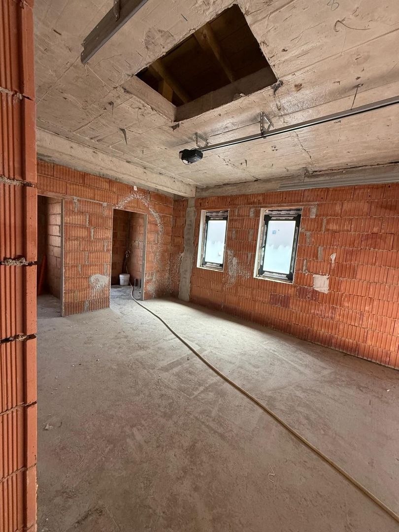 Casa individuala- 3 dormitoare - teren mare -Dumbravita - Poză 4