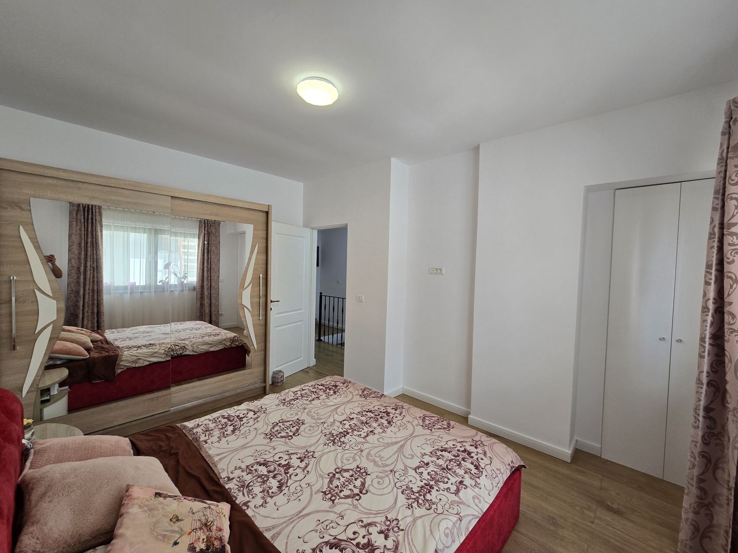 Apartament in casa insiruita, Dumbravita, 2 Dormitoare, Loc de parcare, Curte - Poză 4
