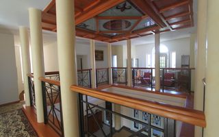 Casă / Vilă cu 8 camere de vânzare în zona Semicentral - Poză 25