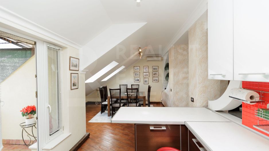 Chirie, apartament, 4 camere, str. Bucureşti, Centru - Poză 2