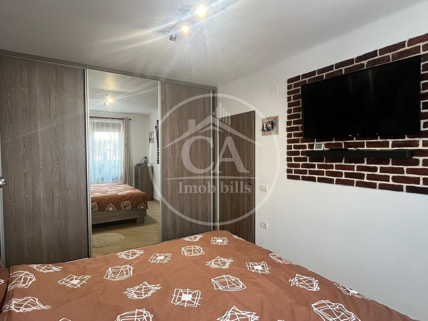 Casă P+subpantă cu 4 camere de vânzare în Cartierul Tineretului,Oradea - Poză 4