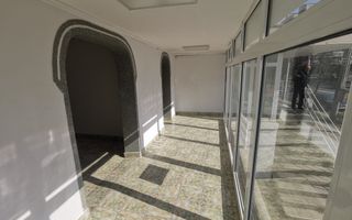 Spațiu comercial stradal | Vitrină mare | Zonă cu trafic intens - Poză 1