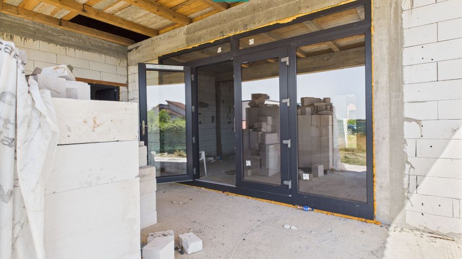 Casă nouă la roșu în Mândruloc - Poză 11