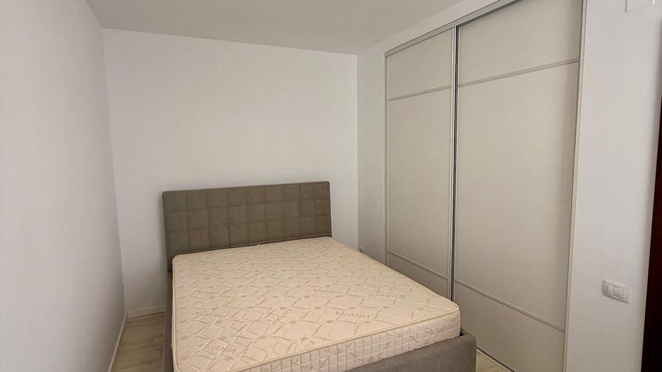 Apartament CENTRAL, living open space, dormitor, zona 7 strazi - Poză 3