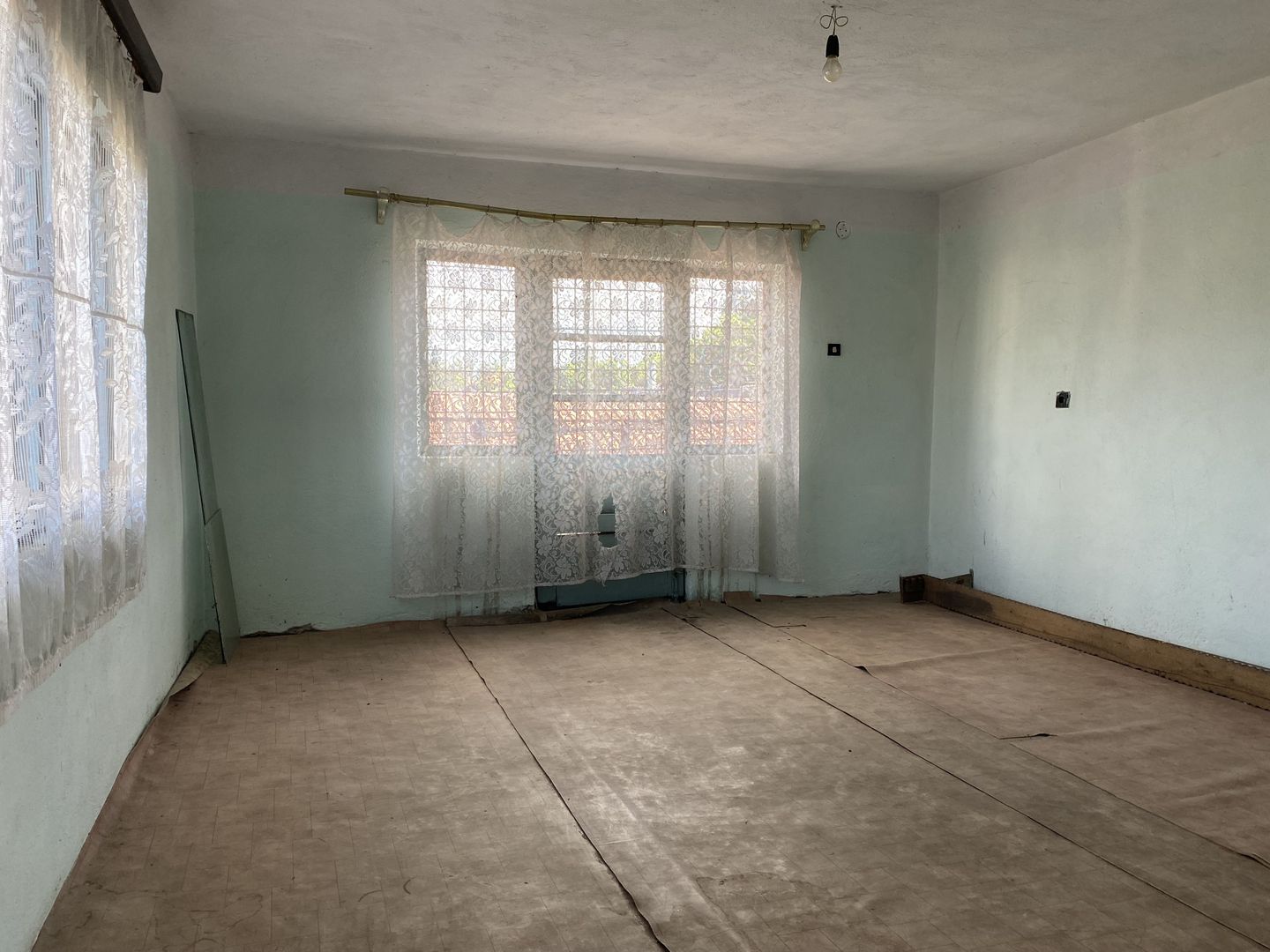 Vanzare casă cu potențial rezidențial și comercial în Pucioasa -441 mp - Poză 33