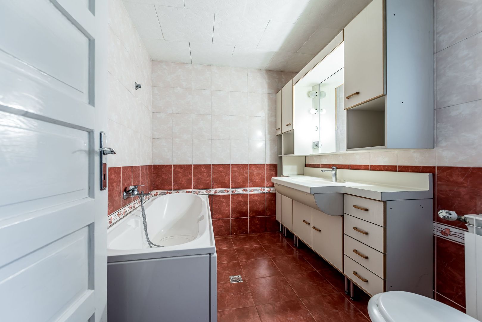 Casa 5 camere - Cartierul Functionarilor - Teren 421 mp - COMISION 0 - Poză 8