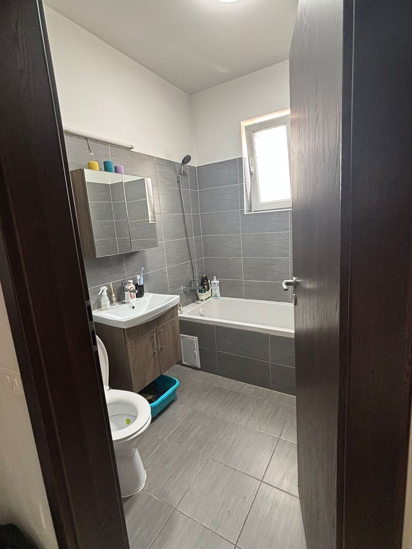 Garsoniera decomandata Prelungirea Ghencea Loc de parcare - Poză 12