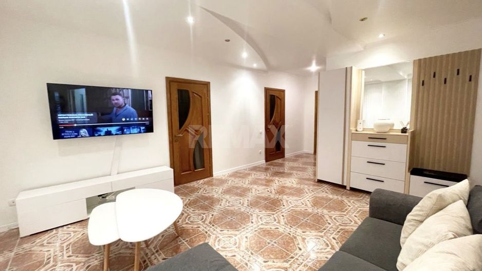 Apartament Centru! 90 m2! 2 + living! - Poză 1