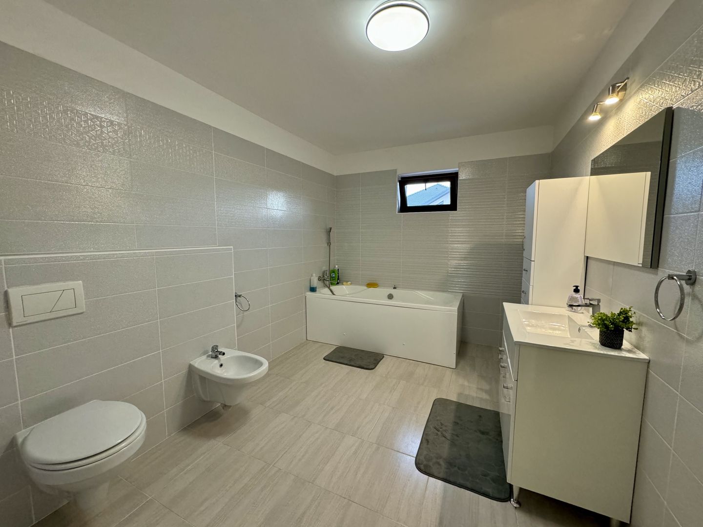 Casă Spațioasă de Vânzare în Ghimbav | Două Apartamente | Teren 579 mp - Poză 18