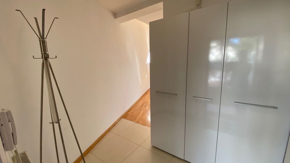 Apartament deosebit cu curte proprie si 2 locuri de parcare - Poză 11