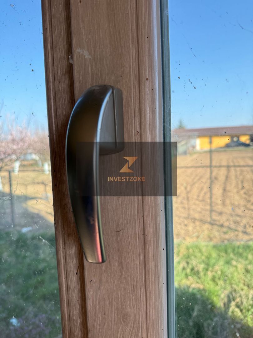 Casă spațioasă cu teren 806 mp - Poză 14