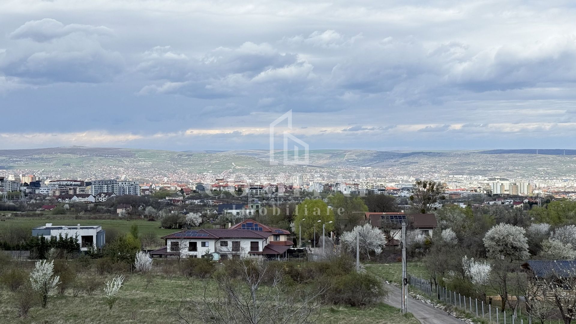 Casă individuală cu panoramă spre oraș zona de case și vile - Poză 6