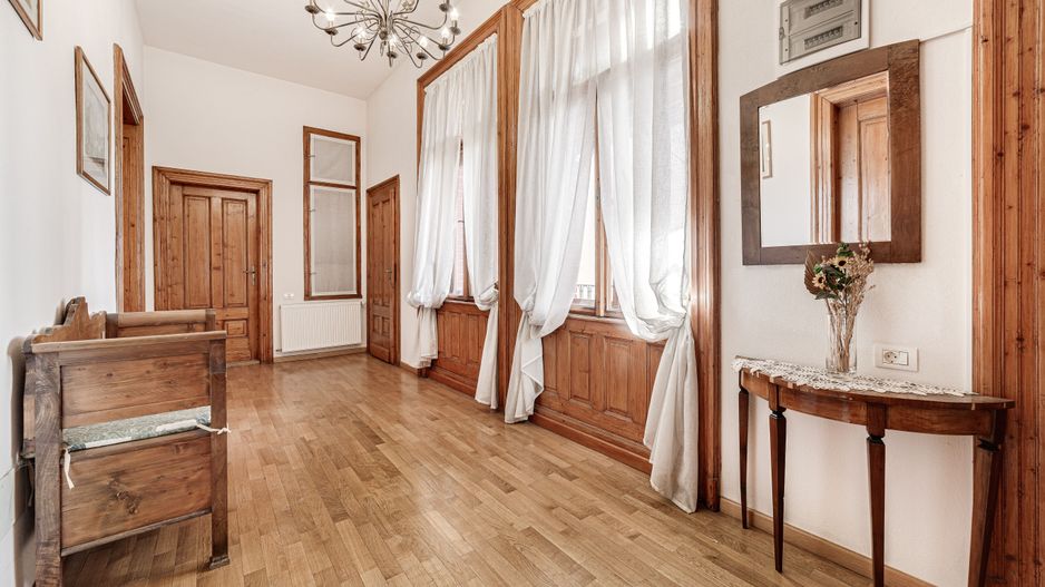 Bijuterie arhitecturală cu istorie. Confort modern, Ultracentral. - Poză 4