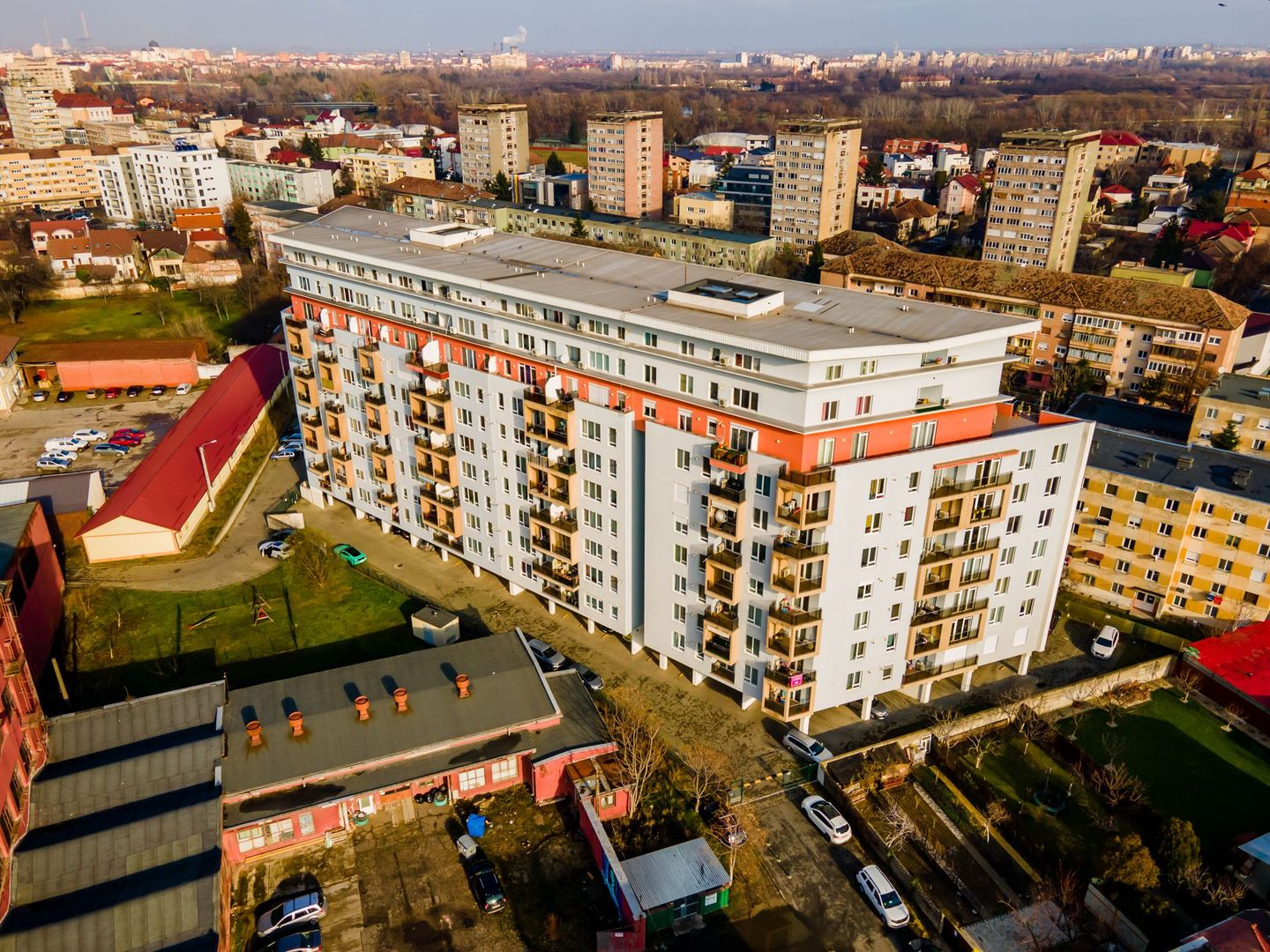 VÂNDUT! Apartament 3 camere și parcare. - Poză 2