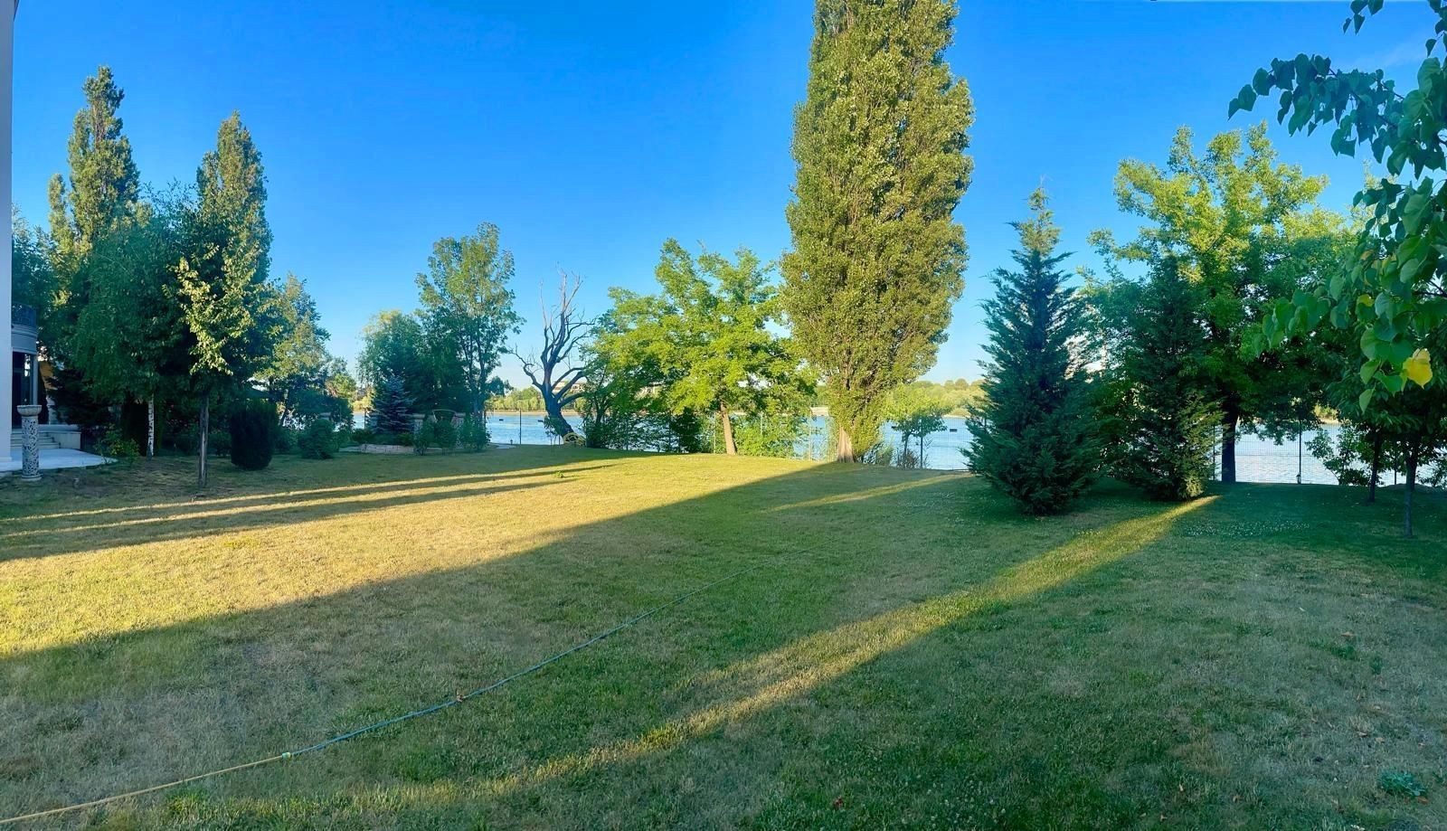 Vila spectaculoasa - deschidere lac - Poză 14