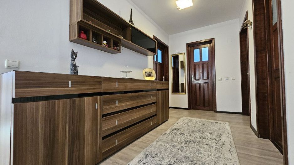Vilă P +M în centrul orașului Otopeni, 7 + camere, anexe apartament - Poză 8