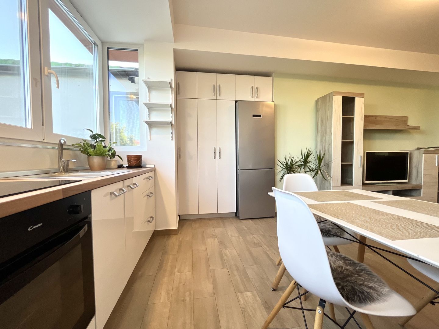 Apartament cu 3 camere,  spațios si primitor, in Soarelui- Sud Plaza - Poză 8