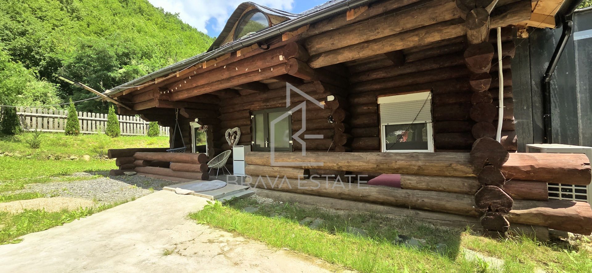 Cabană din lemn rotund, 210mp, ciubăr, jacuzzi, foișor, localitatea Băișoara - Poză 11