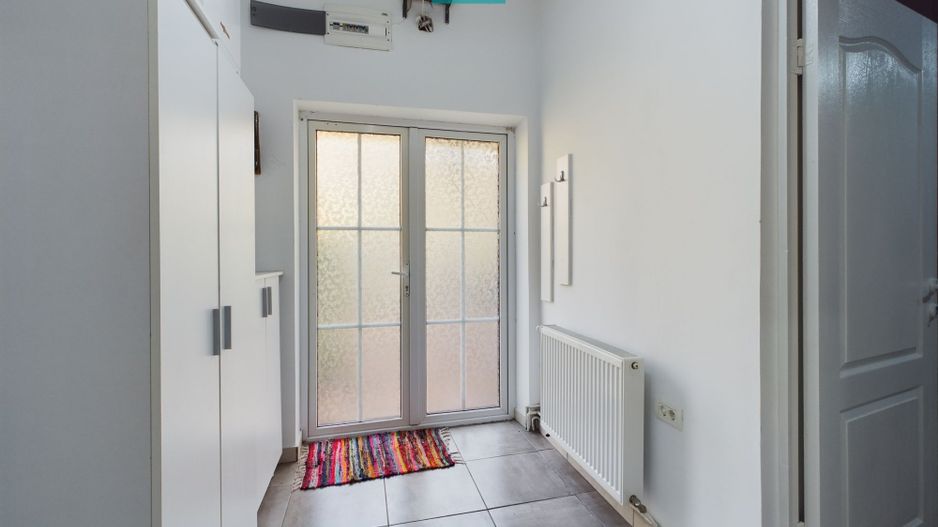 Apartament cu 3 camere la curte comună în Grădiște - Poză 7