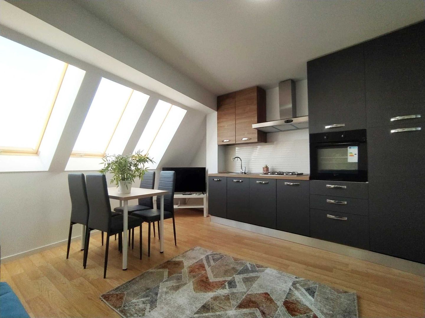 Inchiriere apt 2 camere Tei - Poză 2