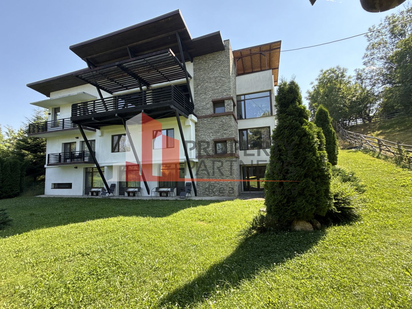 Pensiune  în Bran, sat Poarta – Afacere la cheie, locație premium - Poză 2