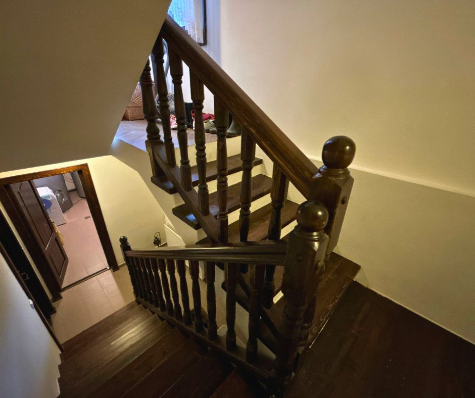 Vilă cu 10 camere P+2E+M 400 M² utili 2800 M² Teren Comandau - Poză 16